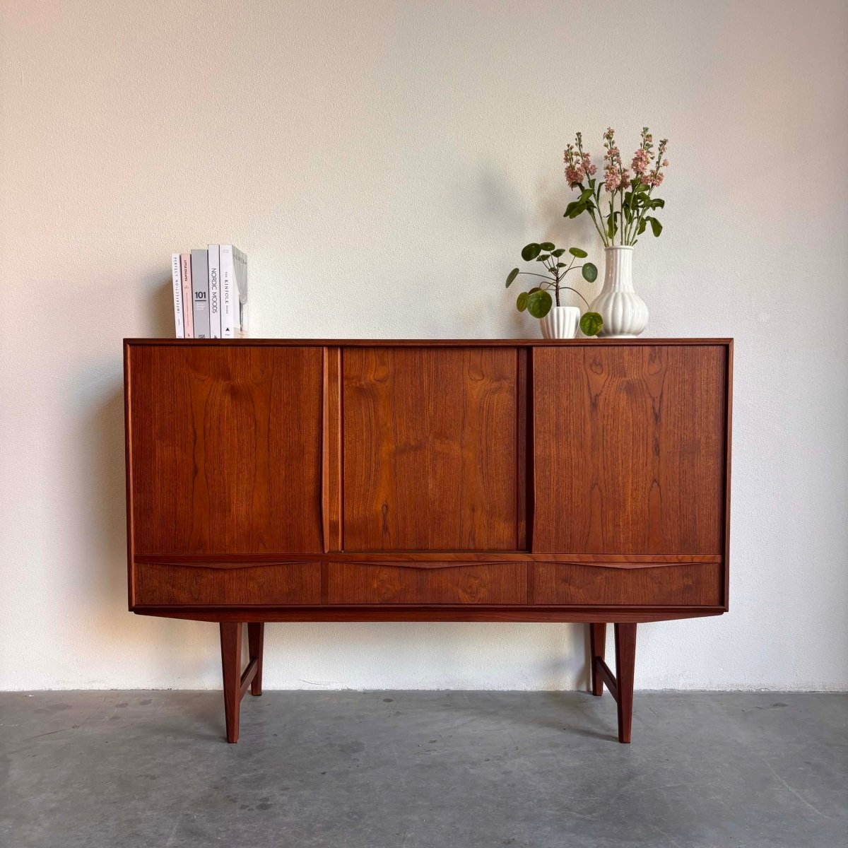 Vintage highboard EW Bach - LOUI.STORE