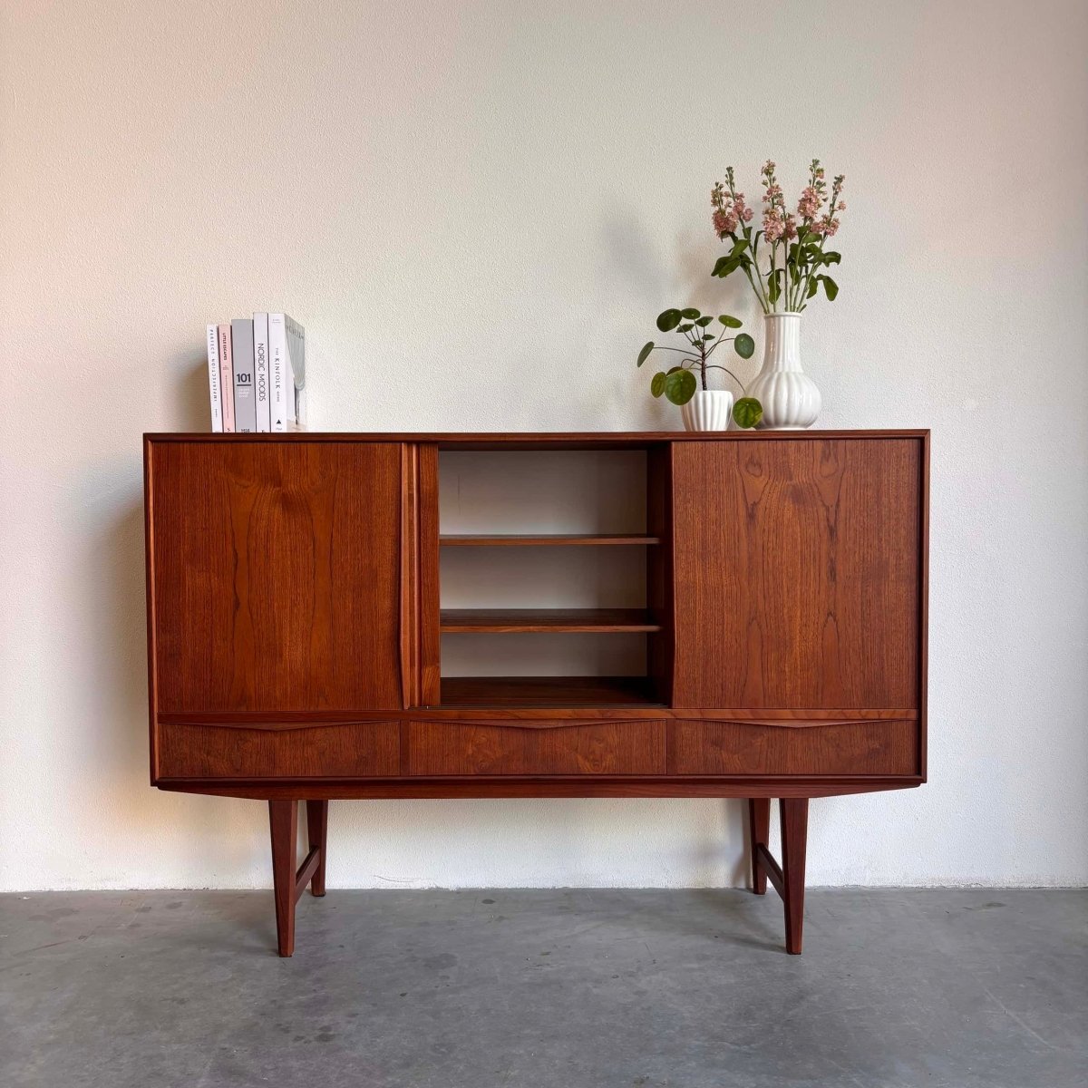 Vintage highboard EW Bach - LOUI.STORE