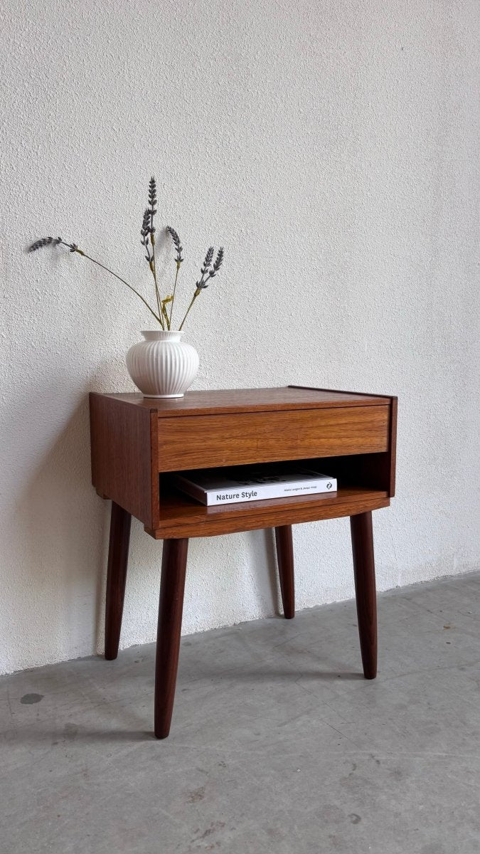 Vintage nachtkastje teak met lade - LOUI.STORE