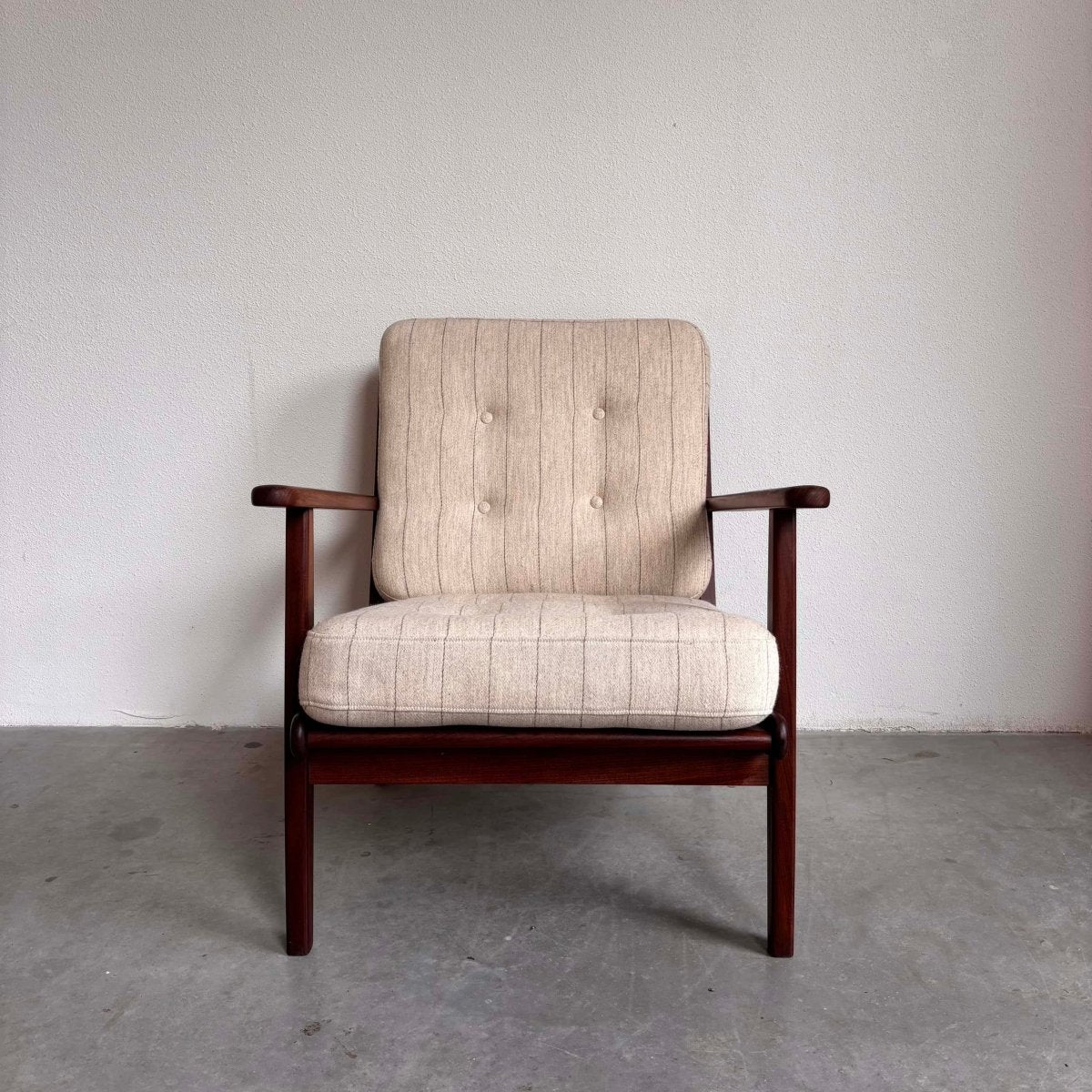 Vintage teak fauteuil beige - LOUI.STORE