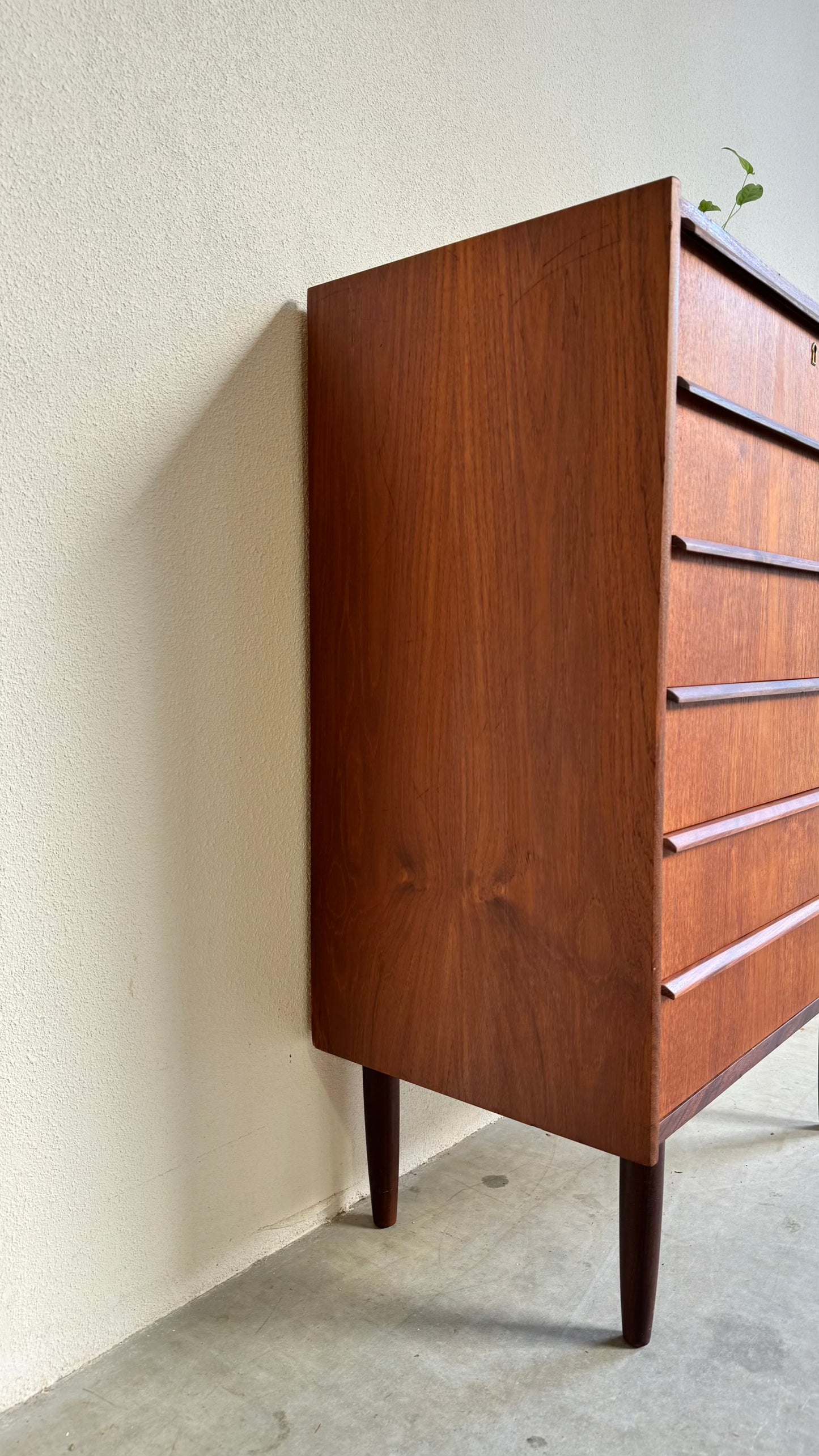 
                  
                    Vintage ladekast teak 6*
                  
                
