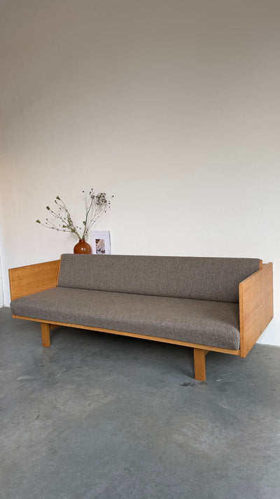 
                  
                    Vintage daybed Hans Wegner GE-258 in eiken
                  
                