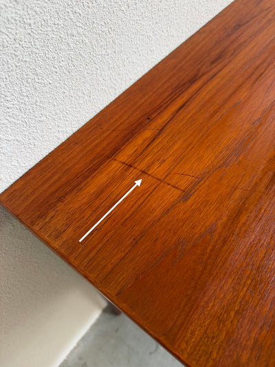 
                  
                    Vintage klein bureautje teak
                  
                