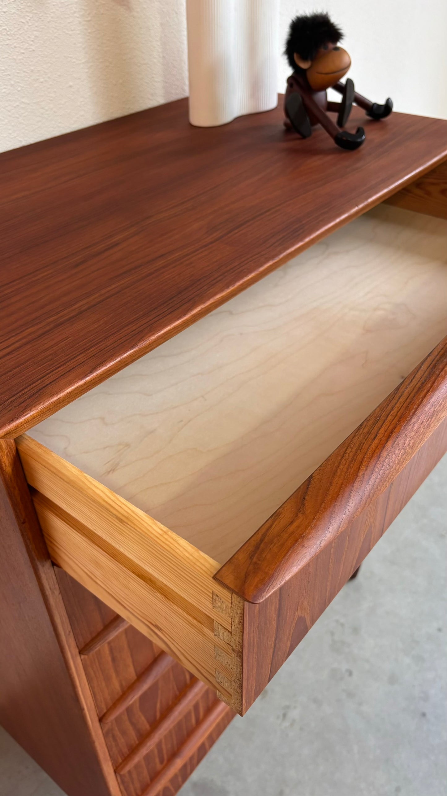 
                  
                    Vintage ladekast teak 6*
                  
                