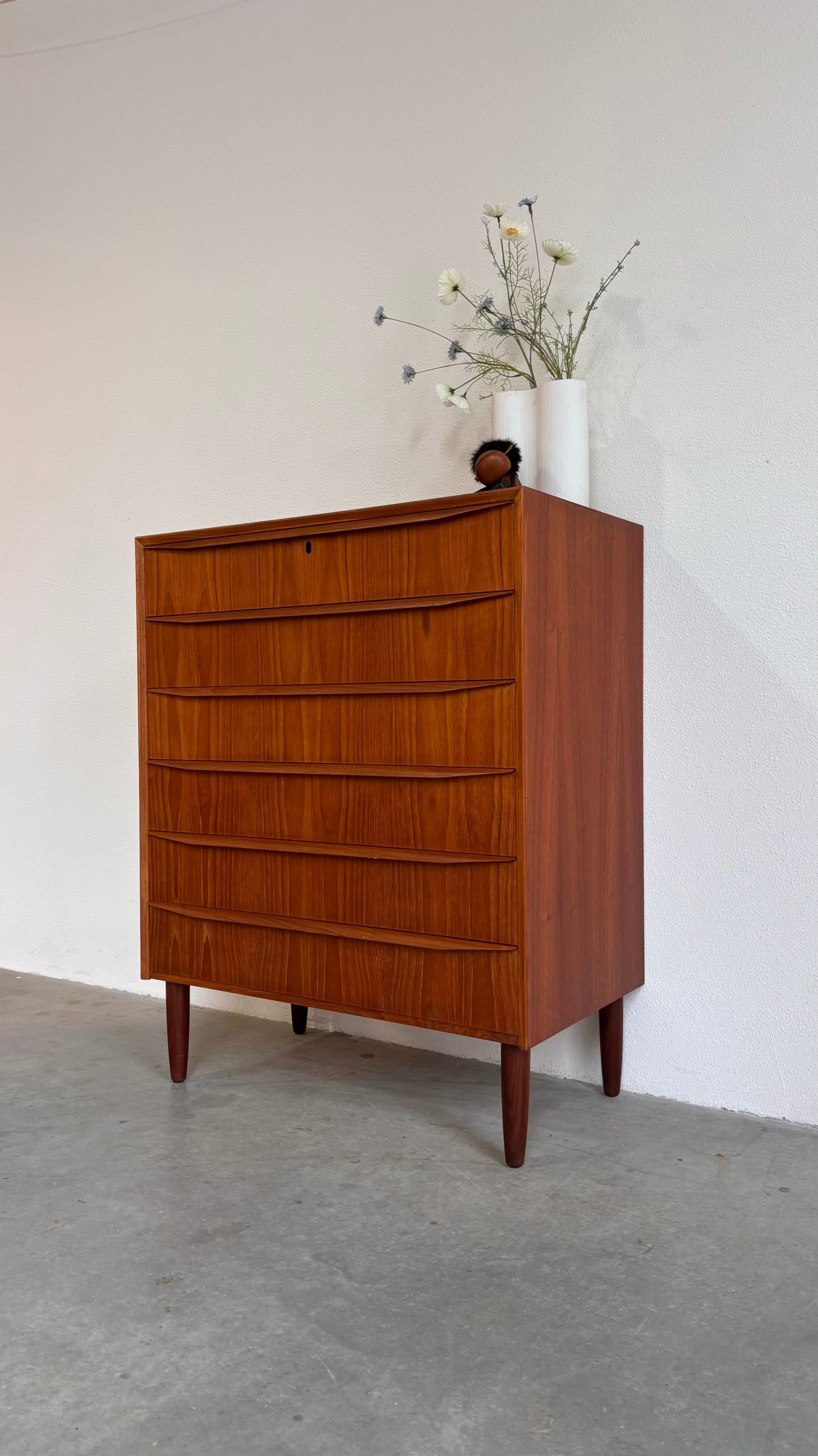 
                  
                    Vintage ladekast teak 6*
                  
                