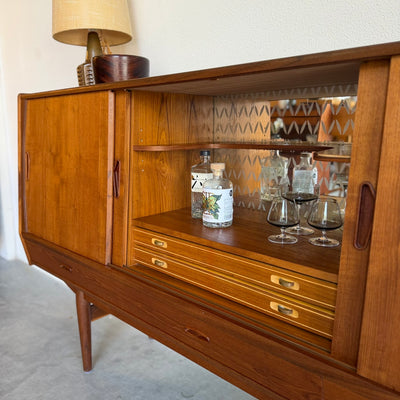 
                  
                    Vintage Deens teak highboard met bar gedeelte
                  
                