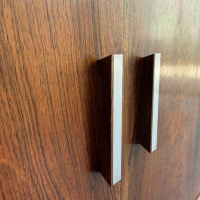 
                  
                    Vintage sideboard palissander met metalen greepjes
                  
                