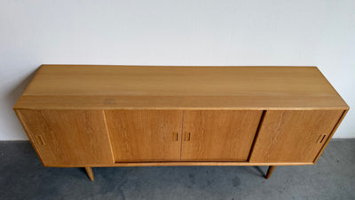 
                  
                    Vintage eiken lowboard schuifdeuren
                  
                