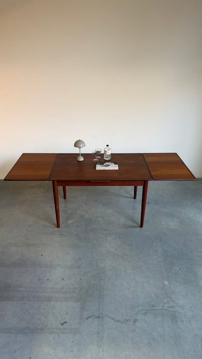 
                  
                    Vintage uitschuifbare eettafel teak-donker (125-225cm)
                  
                