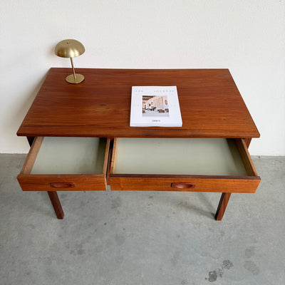 
                  
                    Vintage klein bureautje teak
                  
                