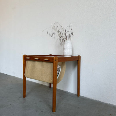 
                  
                    Vintage Furbo teak bijzettafeltje met tijdschriftenhouder
                  
                