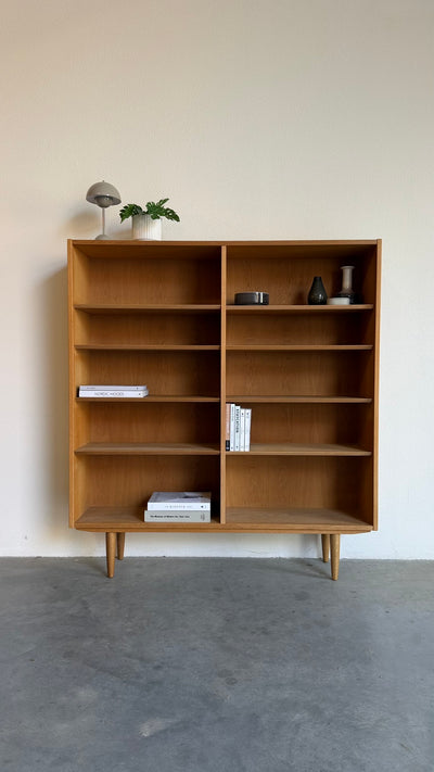 
                  
                    Vintage Hundevad boekenkast XL in eiken
                  
                