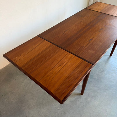 
                  
                    Vintage uitschuifbare eettafel teak-donker (125-225cm)
                  
                