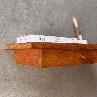 
                  
                    Vintage wandkastje met lade eiken
                  
                