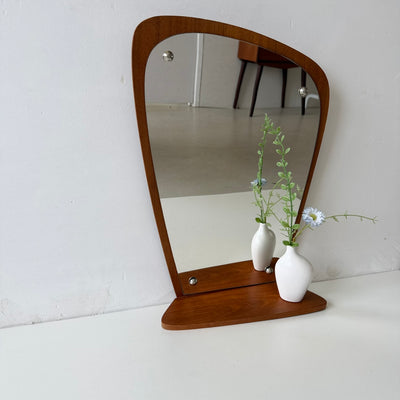 
                  
                    Vintage teak spiegel organisch met plankje
                  
                