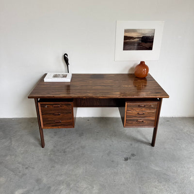 
                  
                    Vintage vrijstaand bureau XL in palissander
                  
                