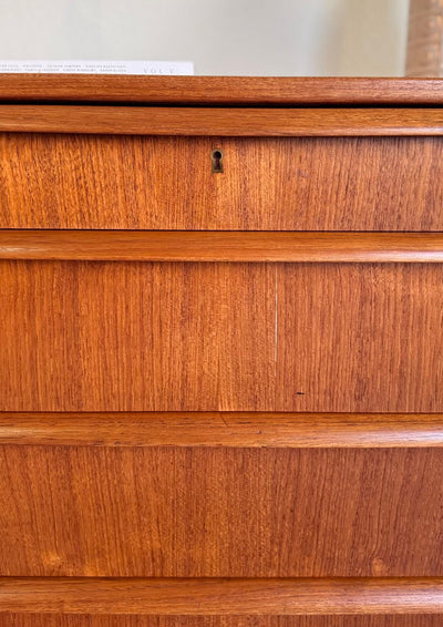 
                  
                    Vintage ladekast opstaande rand teak 6*
                  
                