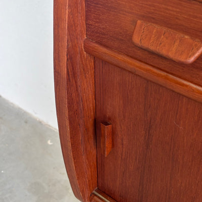
                  
                    Vintage klein sideboard - kastje Poul Volther teak
                  
                