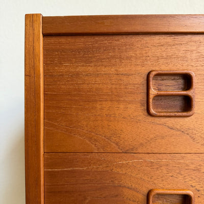 
                  
                    Vintage ladekast 4* teak vierkant handvat
                  
                