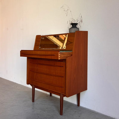 
                  
                    Vintage secretaire met spiegel teak
                  
                