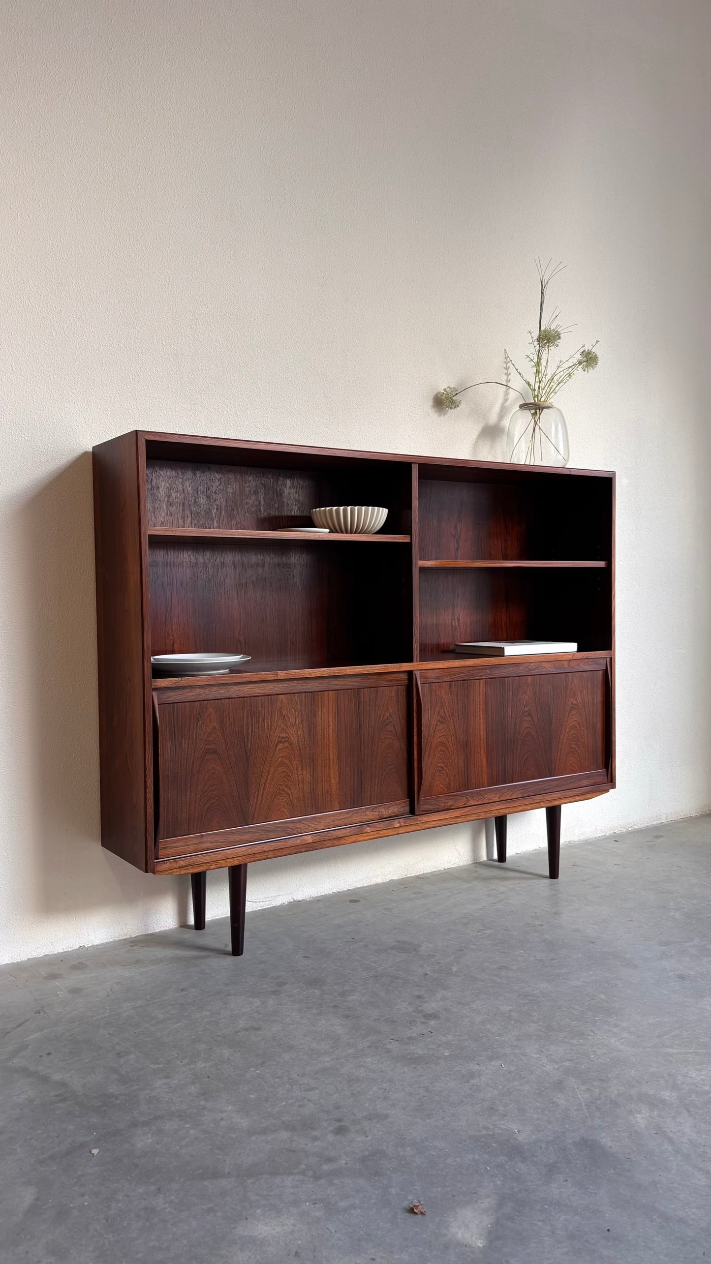 
                  
                    Vintage boekenkast met schuifdeuren palissander
                  
                