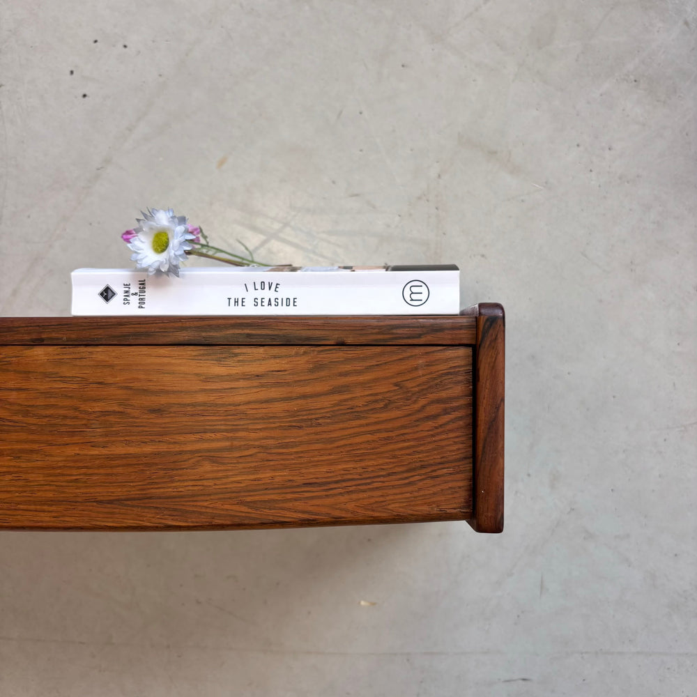 
                  
                    Vintage wandkastje palissander
                  
                