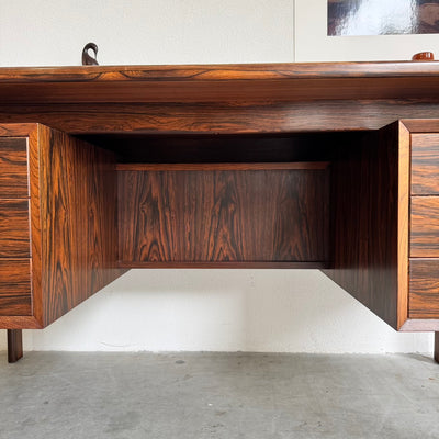 
                  
                    Vintage vrijstaand bureau XL in palissander
                  
                