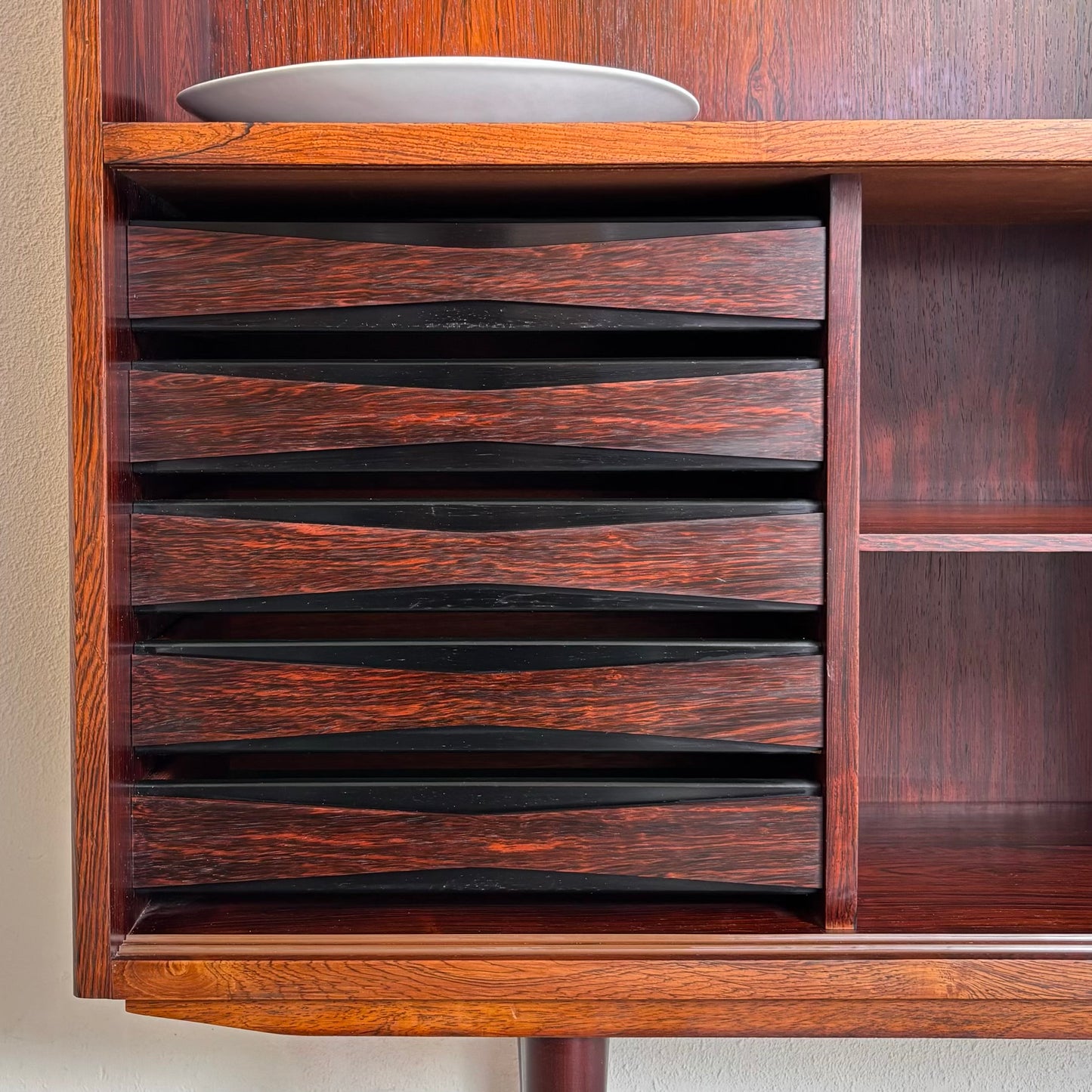 
                  
                    Vintage boekenkast met schuifdeuren palissander
                  
                