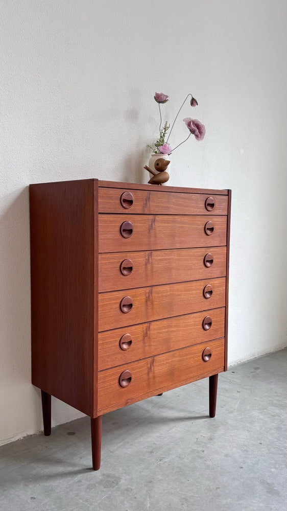 
                  
                    Vintage ladekast teak ronde greep
                  
                