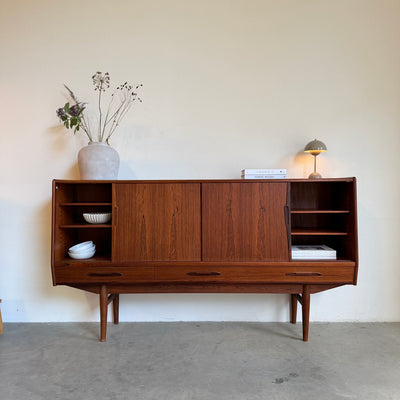 
                  
                    Vintage highboard schuifdeuren en lades palissander
                  
                