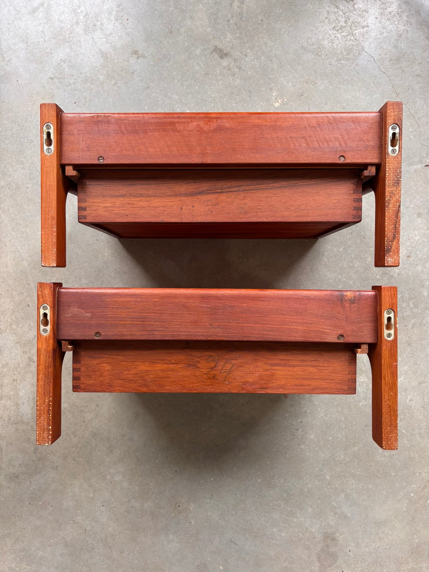 
                  
                    Vintage wandkastjes Kai Kristiansen teak set 2*
                  
                