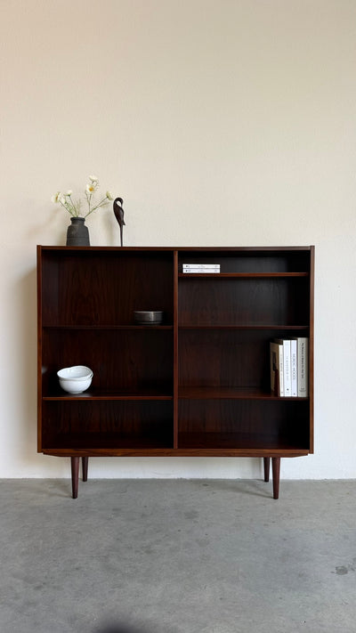
                  
                    Vintage Hundevad boekenkast in palissander
                  
                