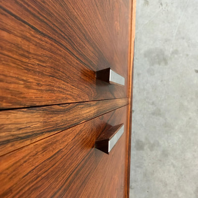 
                  
                    Vintage sideboard palissander met metalen greepjes
                  
                