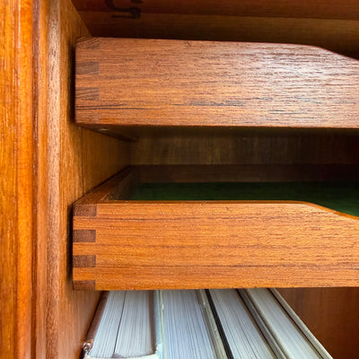 
                  
                    Vintage teak Kai Kristiansen sideboard schuifdeurtjes
                  
                