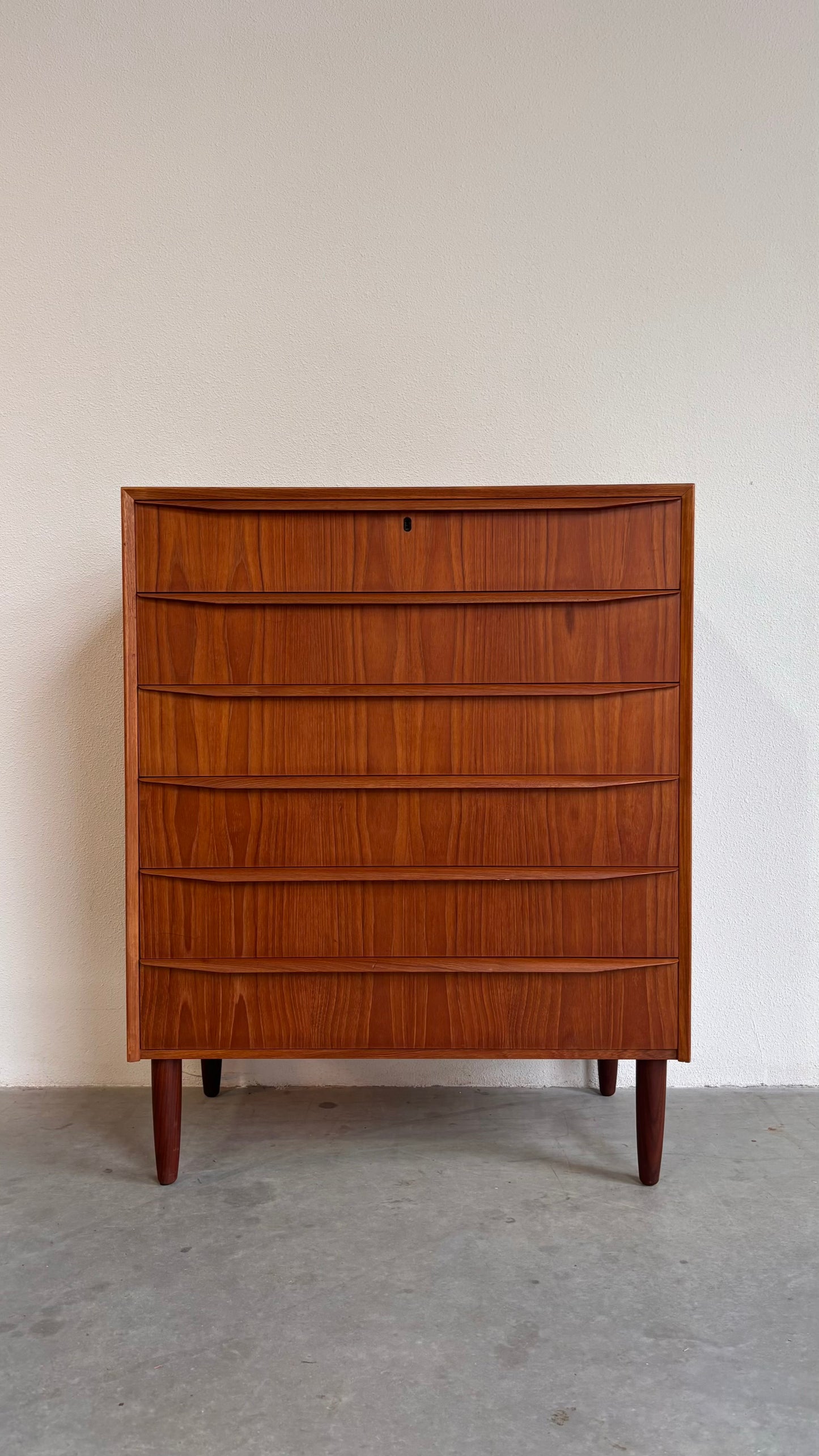 
                  
                    Vintage ladekast teak 6*
                  
                