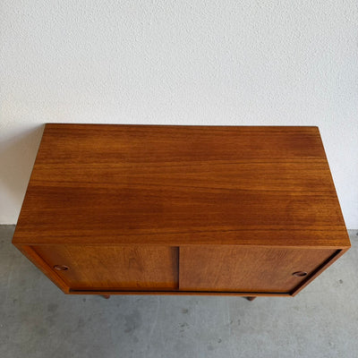 
                  
                    Vintage teak Kai Kristiansen sideboard schuifdeurtjes
                  
                