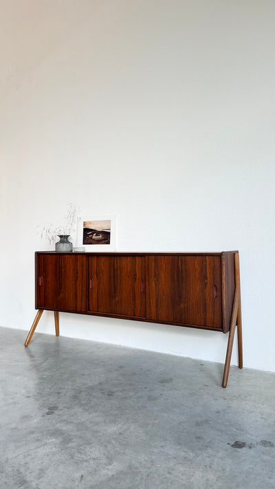 
                  
                    Vintage ondiep sideboard palissander eiken poten
                  
                