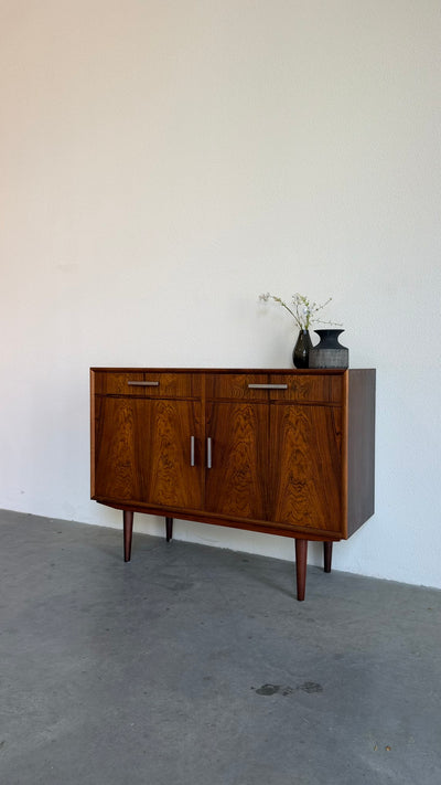 
                  
                    Vintage palissander sideboard met lades en deurtjes
                  
                