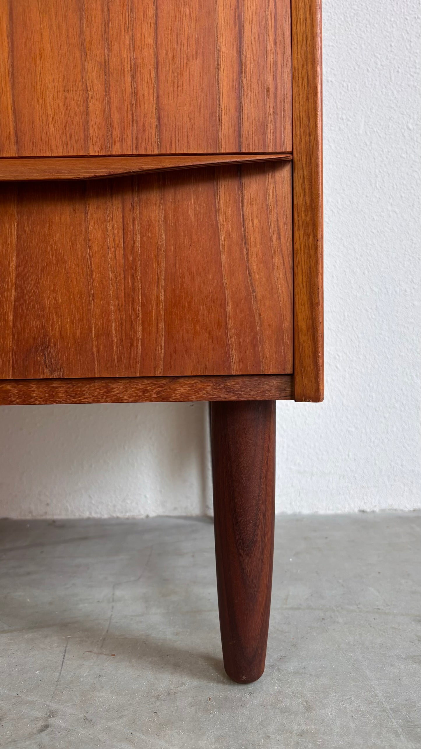 
                  
                    Vintage ladekast teak 6*
                  
                