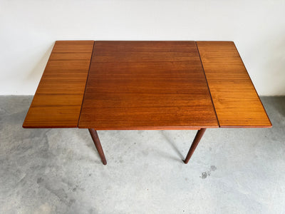 
                  
                    Vintage vierkante tafel teak
                  
                