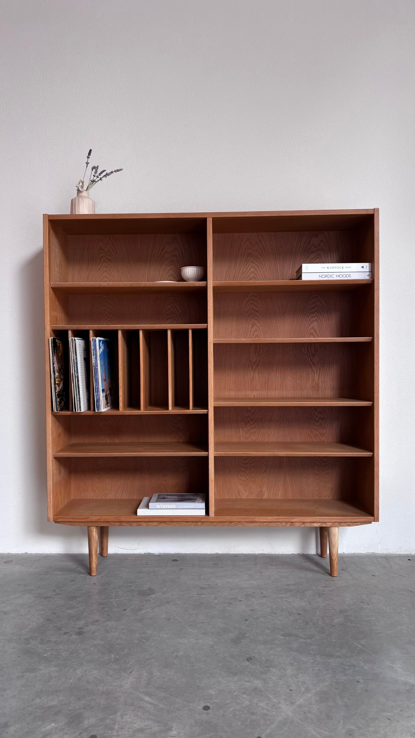 
                  
                    Vintage Hundevad boekenkast vinyl eiken
                  
                