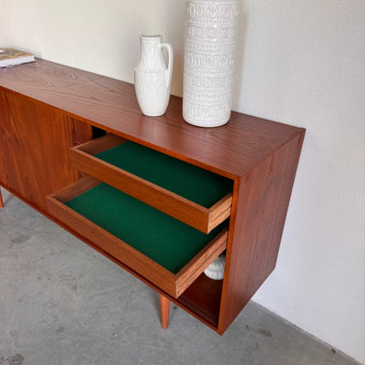
                  
                    Vintage lowboard teak 3 schuifdeuren
                  
                
