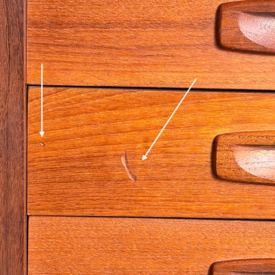 
                  
                    Vintage klein bureautje teak
                  
                