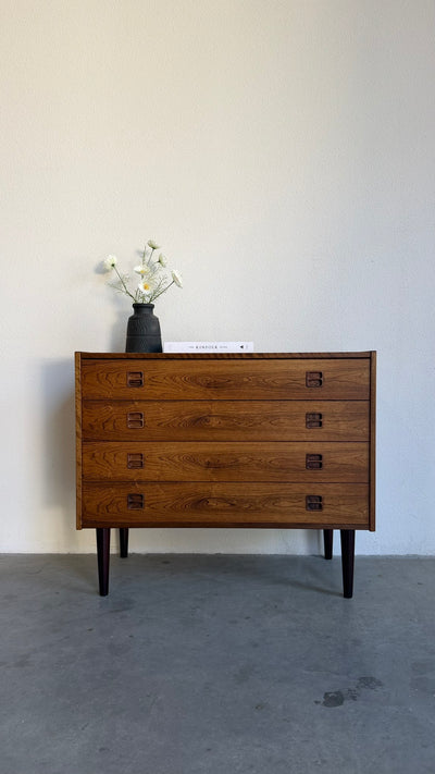 
                  
                    Vintage ladekast 4* palissander vierkant handvat
                  
                