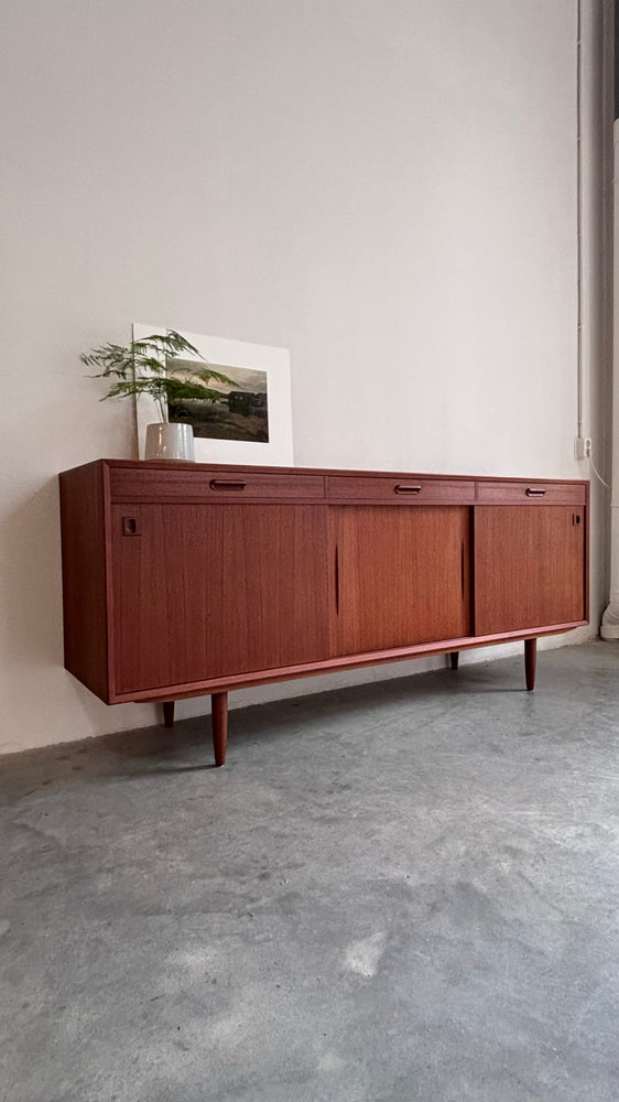 
                  
                    Vintage lowboard teak 3 lades+deuren
                  
                