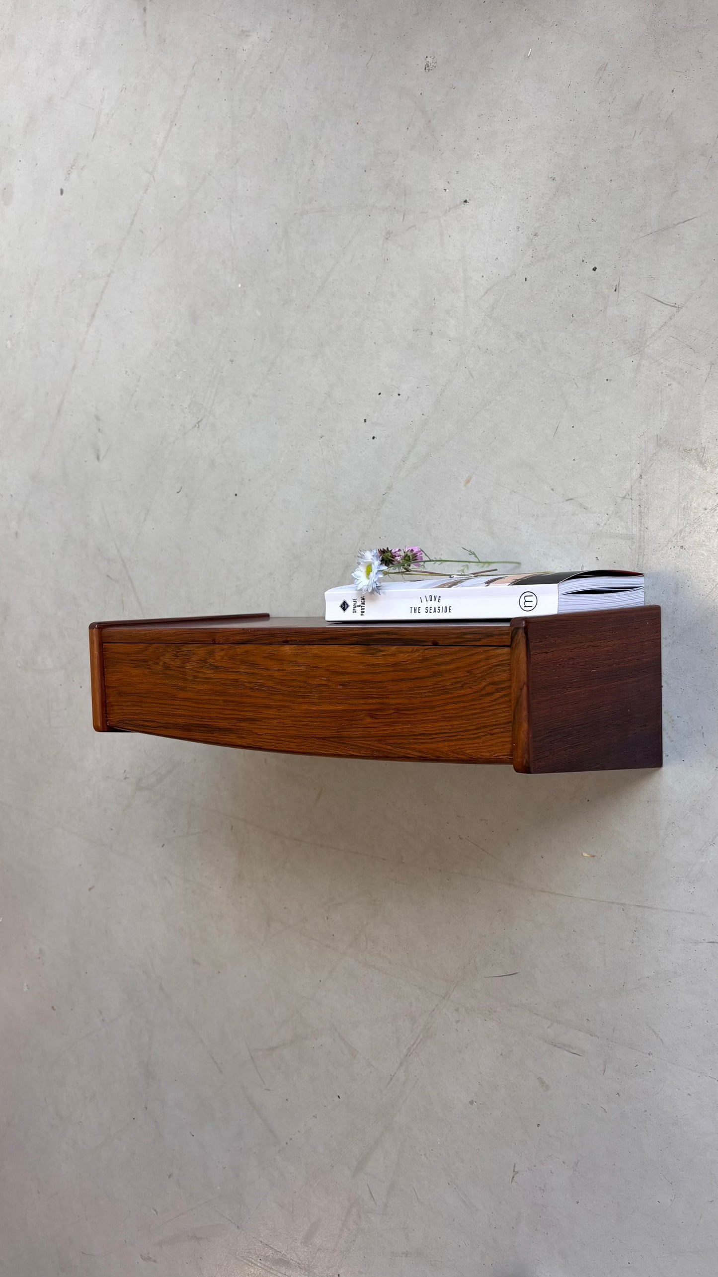 
                  
                    Vintage wandkastje palissander
                  
                