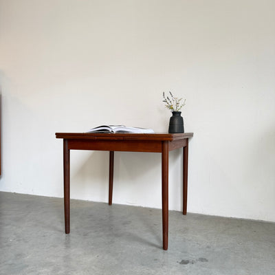 
                  
                    Vintage vierkante tafel teak
                  
                