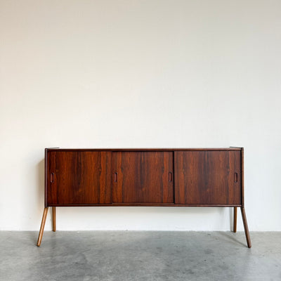 
                  
                    Vintage ondiep sideboard palissander eiken poten
                  
                