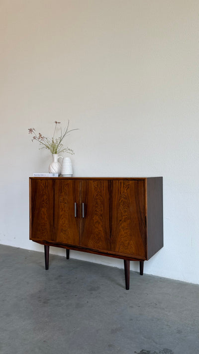 
                  
                    Vintage sideboard palissander met metalen greepjes
                  
                