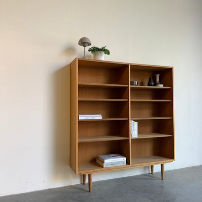 
                  
                    Vintage Hundevad boekenkast XL in eiken
                  
                